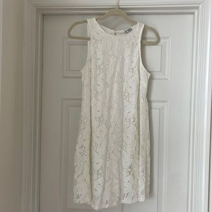 White flower dress with lace details. Size large.